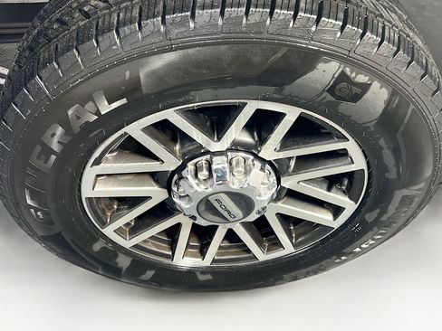 Used 2019 Ford F250 Lariat w/ Lariat Value Package image 30