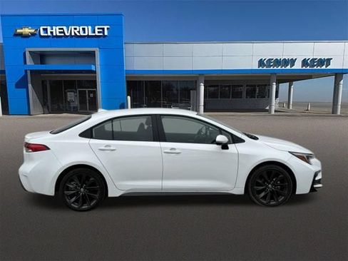 Used 2026 Toyota Corolla SE FWD image 3