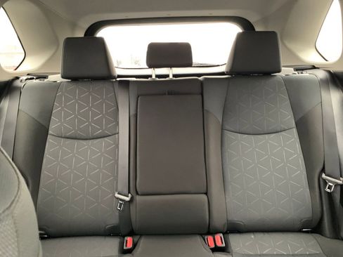 Used 2025 Toyota RAV4 XLE image 38