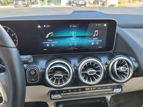Used 2021 Mercedes-Benz GLA 250 4MATIC image 29
