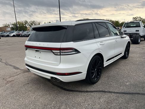 Used 2024 Lincoln Aviator Reserve w/ Equipment Group 201A image 3