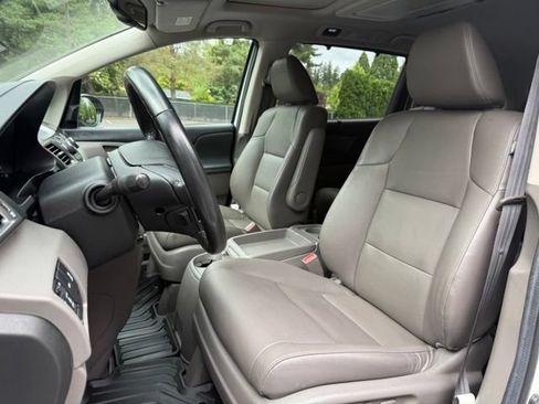 Used 2014 Honda Odyssey Touring Elite image 9