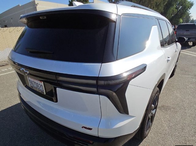Used 2024 Chevrolet Traverse RS FWD image 5