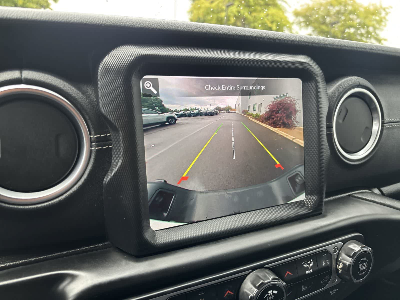 Certified 2020 Jeep Gladiator Overland AWD/4WD image 25