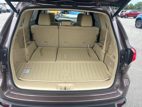 Used 2017 Toyota Highlander Limited AWD/4WD image 11
