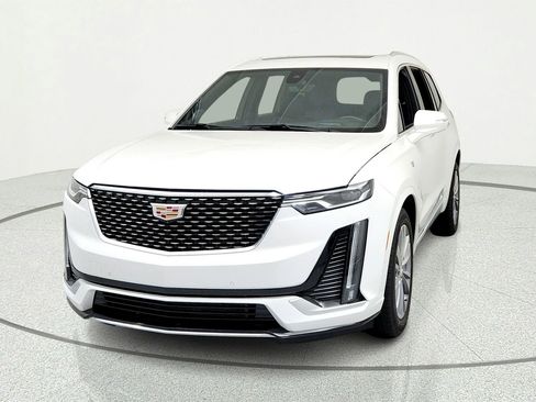 Certified 2025 Cadillac XT6 Premium Luxury w/ Technology Package AWD/4WD image 8