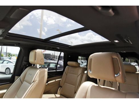 Used 2021 Cadillac Escalade Premium Luxury w/ LPO, Illumination Package RWD image 30
