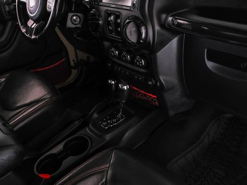 Used 2017 Jeep Wrangler Unlimited Rubicon AWD/4WD image 18
