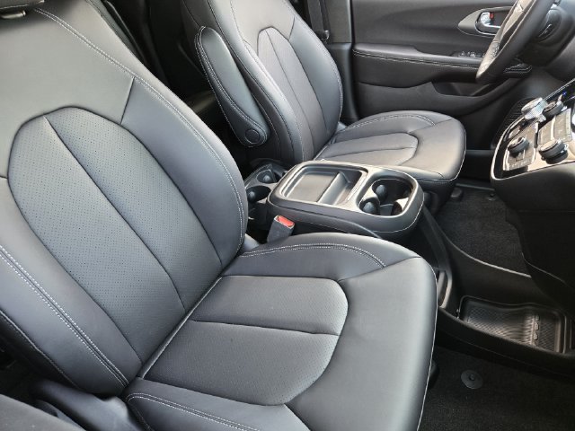 New 2027 Chrysler Pacifica Select FWD image 9