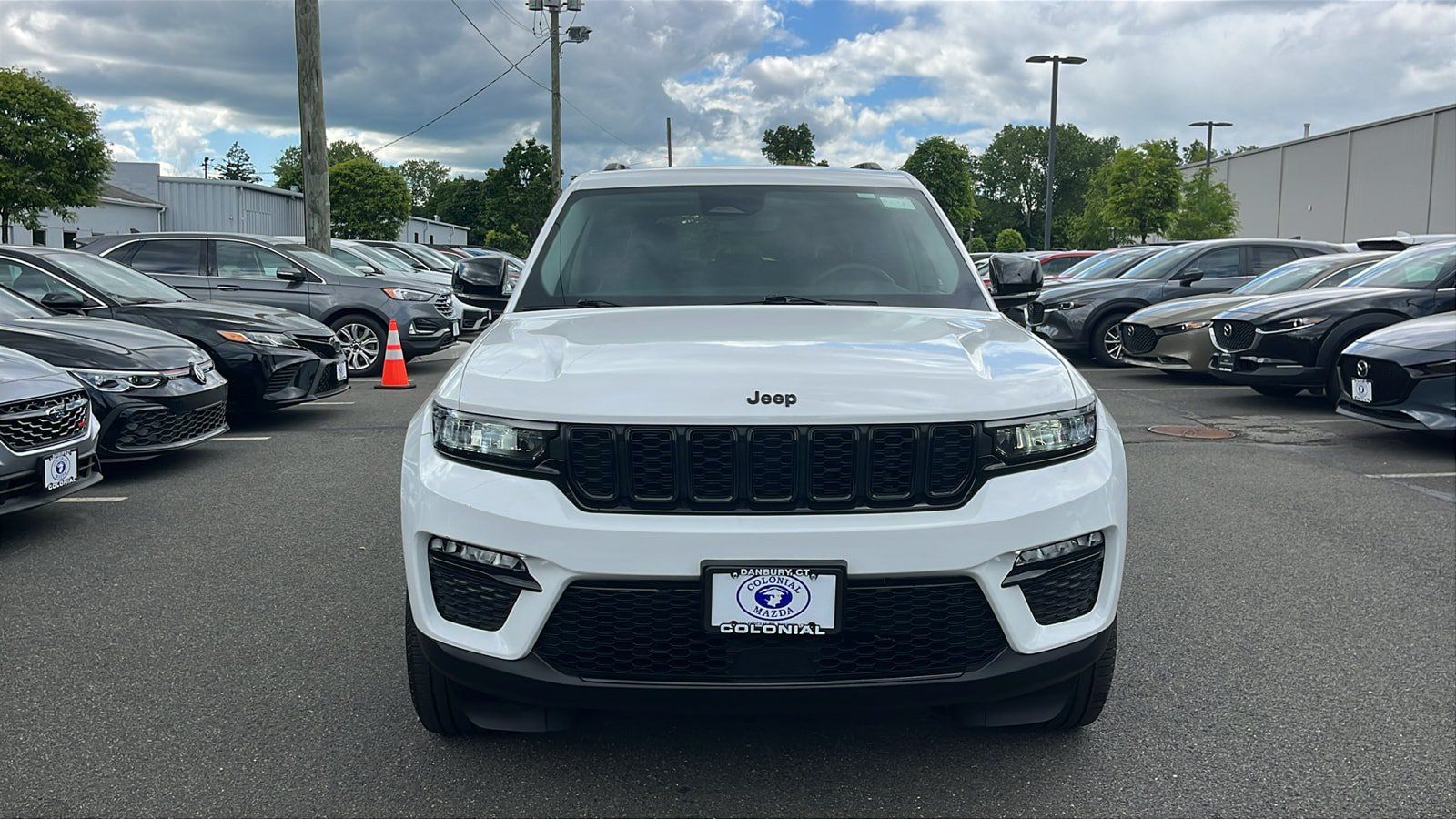 Used 2023 Jeep Grand Cherokee Limited w/ Black Appearance Package AWD/4WD image 2