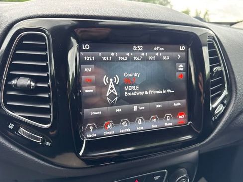 Used 2018 Jeep Compass Limited w/ Navigation Group AWD/4WD image 18