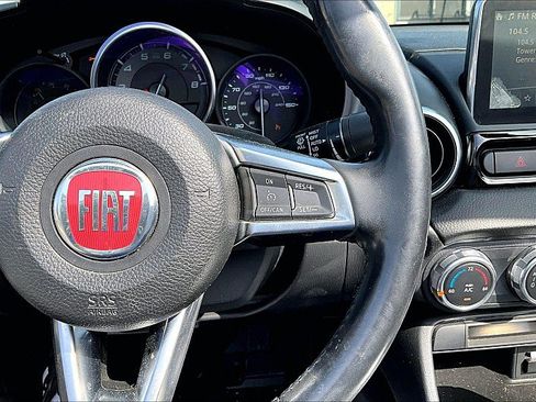 Used 2017 FIAT 124 Spider Lusso RWD image 17