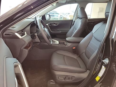 Used 2025 Toyota RAV4 Limited image 8
