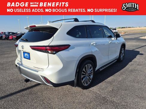 Used 2021 Toyota Highlander Platinum image 4