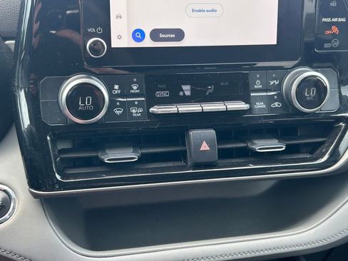 Used 2023 Toyota Highlander LE AWD/4WD image 31