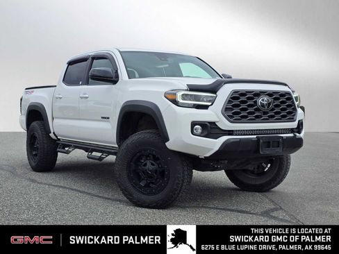 Used 2021 Toyota Tacoma TRD Off-Road w/ TRD Premium Off Road Package AWD/4WD image 1