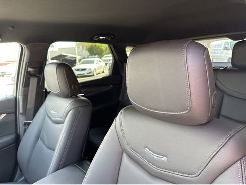 New 2025 Cadillac XT5 Luxury image 7