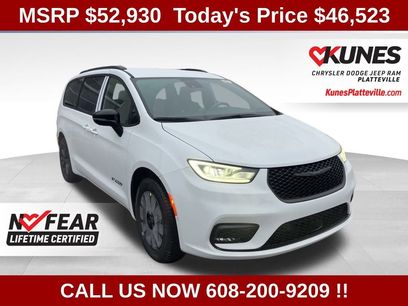 New 2026 Chrysler Pacifica Select