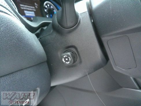 Certified 2024 Toyota Venza Nightshade image 12