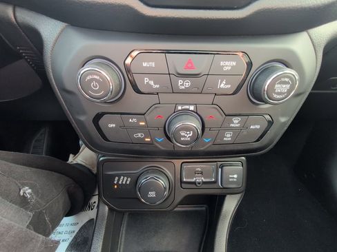 Certified 2021 Jeep Renegade Limited w/ Sun & Sound Group image 23