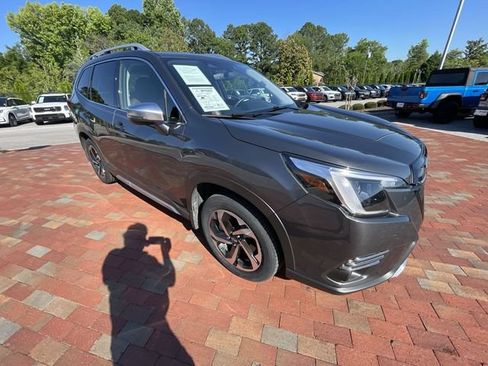 Used 2023 Subaru Forester Touring AWD/4WD image 37