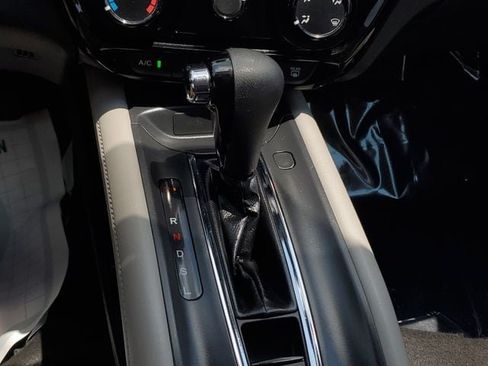 Used 2017 Honda HR-V LX image 30