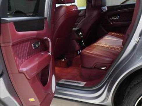 Used 2020 Bentley Bentayga AWD/4WD image 19