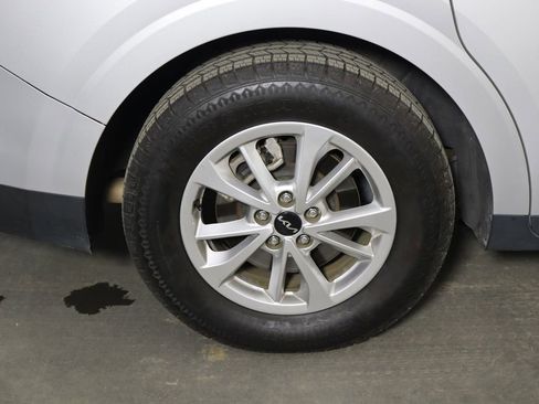 Used 2022 Kia Carnival LX FWD image 41
