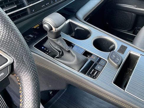 Used 2024 Toyota Sienna Platinum image 18