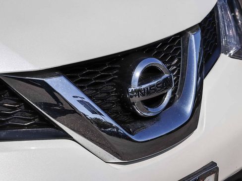 Used 2016 Nissan Rogue SV FWD image 6