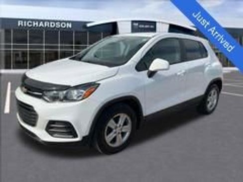 Used 2020 Chevrolet Trax LS w/ Tint and Cruise Package image 1