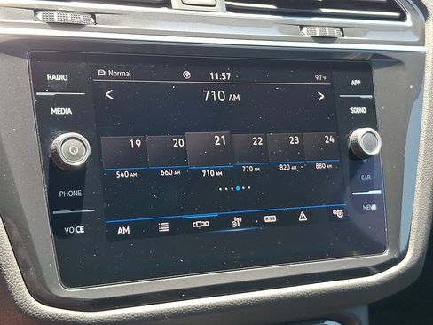 Used 2021 Volkswagen Tiguan SE w/ Panoramic Sunroof Package AWD/4WD image 18