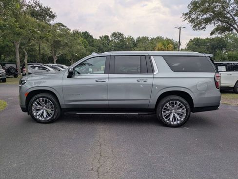 Used 2023 Chevrolet Suburban Premier AWD/4WD image 6