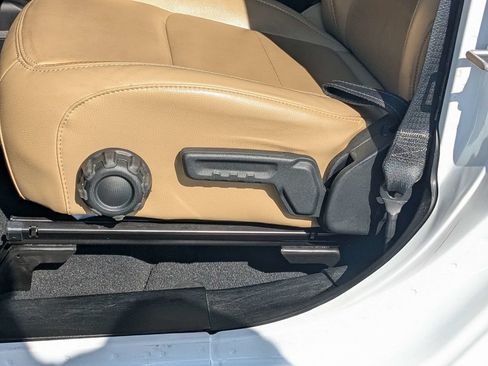 Used 2018 Jeep Wrangler Unlimited Sahara AWD/4WD image 19