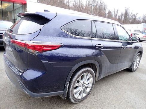 Certified 2022 Toyota Highlander Limited image 3