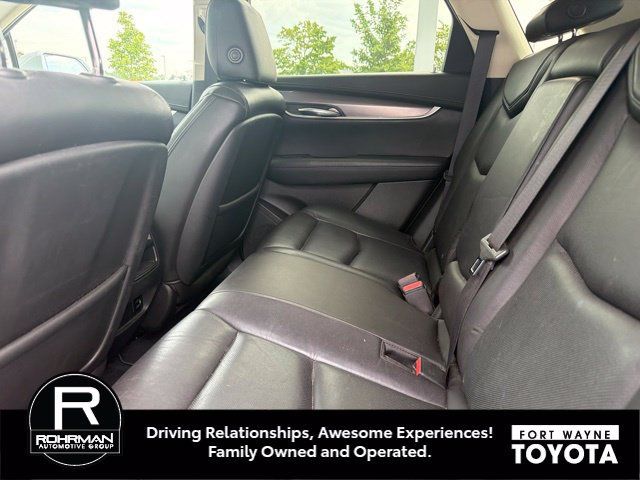 Used 2017 Cadillac XT5 Luxury w/ Driver Awareness Package FWD image 8