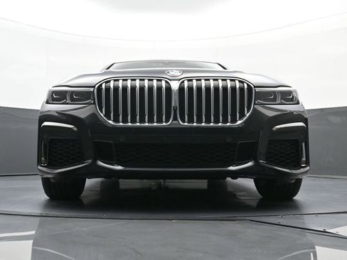 Used 2022 BMW 740i xDrive w/ M Sport Package image 23