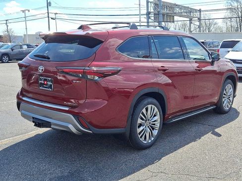 New 2026 Toyota Highlander Platinum AWD/4WD image 12