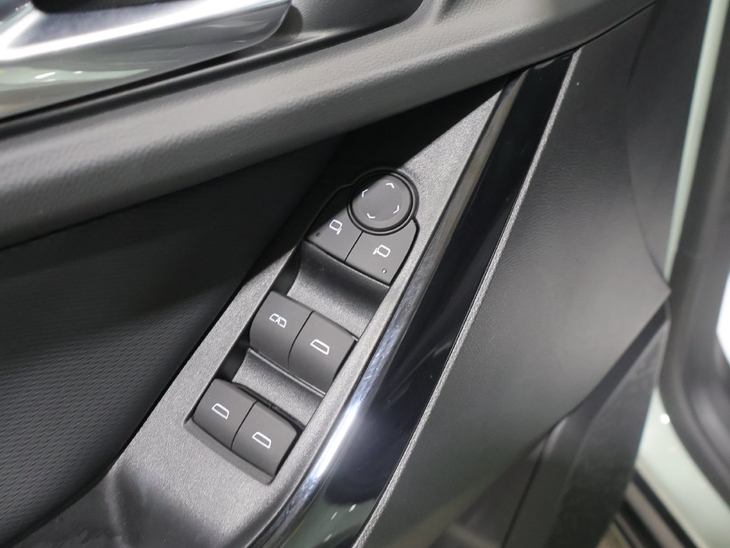 Used 2025 Chevrolet Equinox LT AWD/4WD image 14