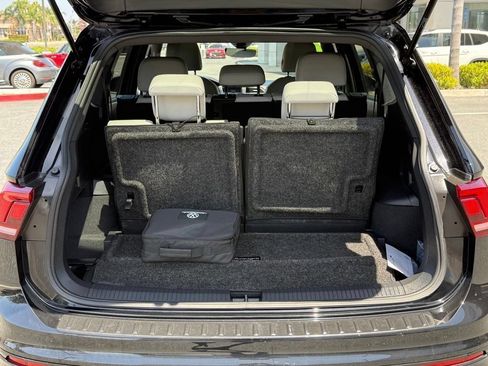 Used 2023 Volkswagen Tiguan SE R-Line FWD image 8