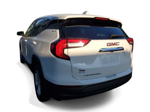 Used 2024 GMC Terrain SLE FWD image 3