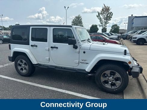 Used 2018 Jeep Wrangler Unlimited Sahara w/ Connectivity Group AWD/4WD image 4