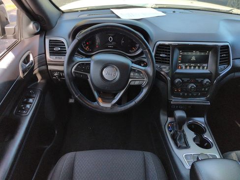 Used 2019 Jeep Grand Cherokee Laredo AWD/4WD image 16
