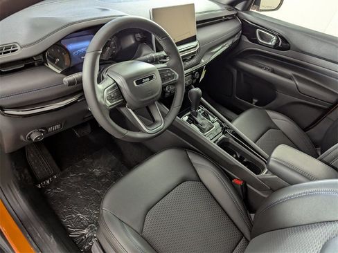 New 2026 Jeep Compass Latitude image 11