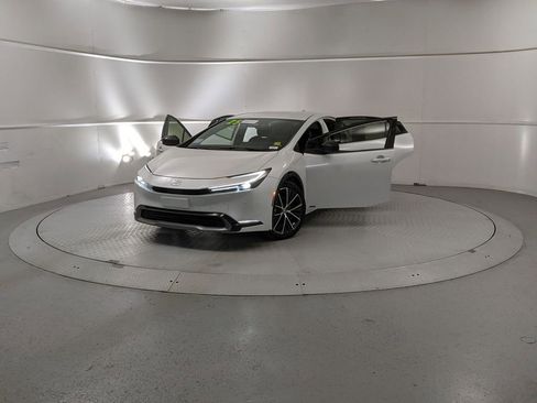 Used 2025 Toyota Prius XLE image 12