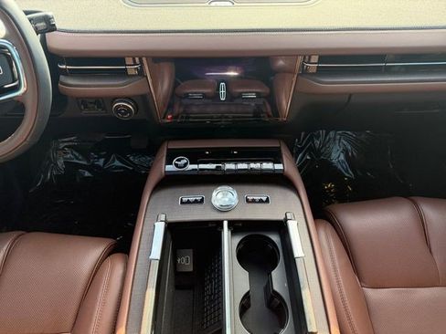 Used 2025 Lincoln Navigator Reserve AWD/4WD image 15