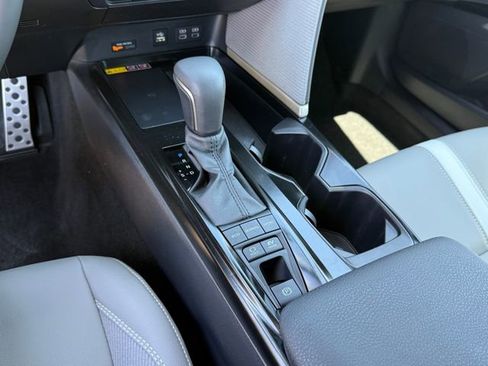 Used 2025 Toyota Camry SE w/ Convenience Package FWD image 21