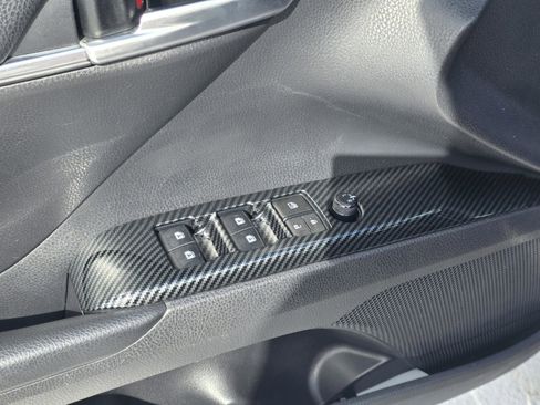 Used 2019 Toyota Camry SE image 10