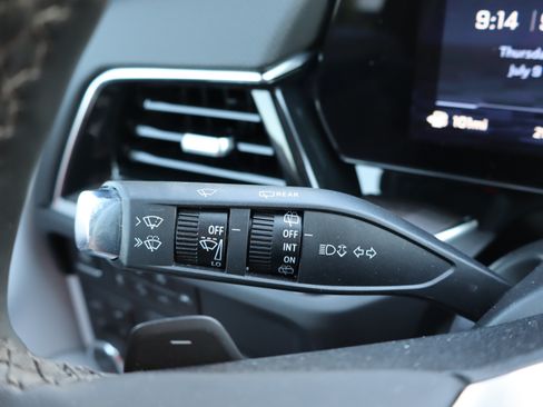 Used 2025 Chevrolet Tahoe Premier AWD/4WD image 25