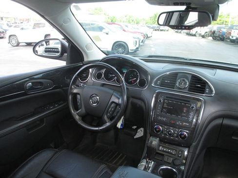 Used 2017 Buick Enclave Premium w/ Experience Buick Package FWD image 27